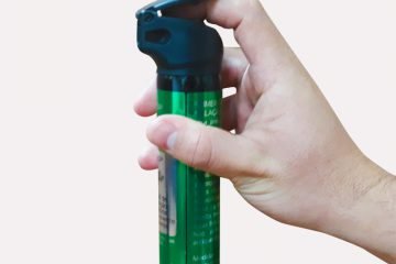 Ensaios de análise química para a avaliação do teor dos capsaicinóides nos sprays, e também testes de alcance para medir cobertura dos jatos, foram executados no IPT. Crédito foto: Polícia Militar de São Paulo