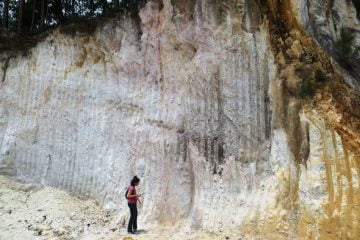 Frente de lavra de mineração de caulim no município de Embu-Guaçu