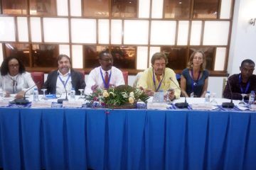 Pesquisador do IPT (segundo da esq. para dir) apresentou dois trabalhos no simpósio e foi presidente de mesa em uma sessão técnica