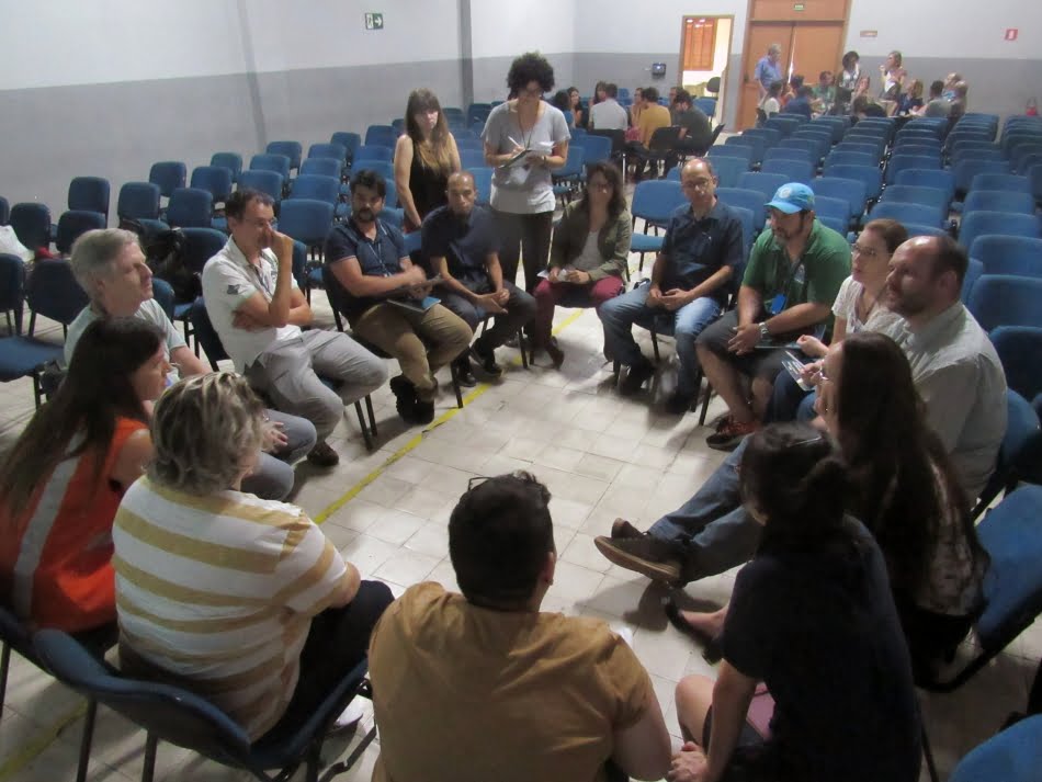 Oficina foi realizada com a finalidade de prestar esclarecimentos sobre a questão socioeconômica e resiliência ambiental de comunidades que vivem em assentamentos precários no município. Crédito foto: Marília Leite