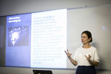 Manejo sustentável de resíduos 13 Claudia: economia circular é uma alternativa de agregar valor aos resíduos, uma abordagem mais sustentável que gera receita e emprego. Crédito foto: Nailana Thiely/Ascom Uepa