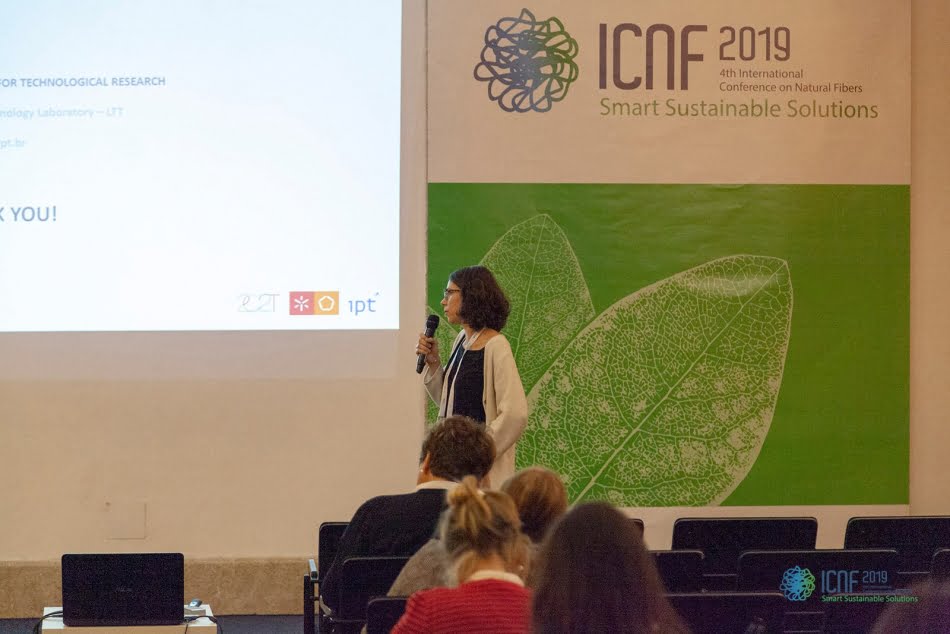 Rayana apresentou no ICNF estudo em que comparou o desempenho de folhas de abacaxi vermelho com o curauá, após o tingimento, para aplicação têxtil