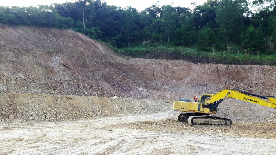 Revisão e consolidação do Ordenamento Territorial Geomineiro será desenvolvido pelo IPT, e fornecerá as bases técnicas para estabelecer o zoneamento minerário para os municípios do Vale do Ribeira e entorno - na foto, mina de argila em Apiaí.