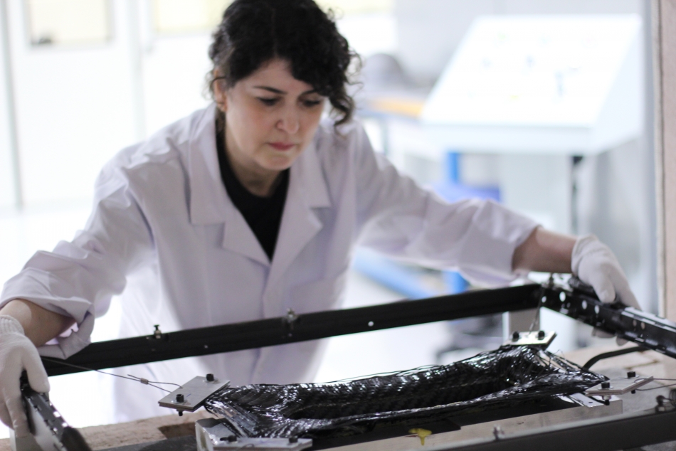 Parceiros do projeto, como a Embraer e a Maxion, irão orientar a equipe do laboratório na capacitação da produção de peças com o rigor das exigências do setor aeronáutico em paralelo a uma transformação de processos lentos em rápidos (alta cadência) do setor automotivo