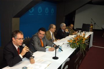 Autoridades durante abertura do I Foro Iberoamericano