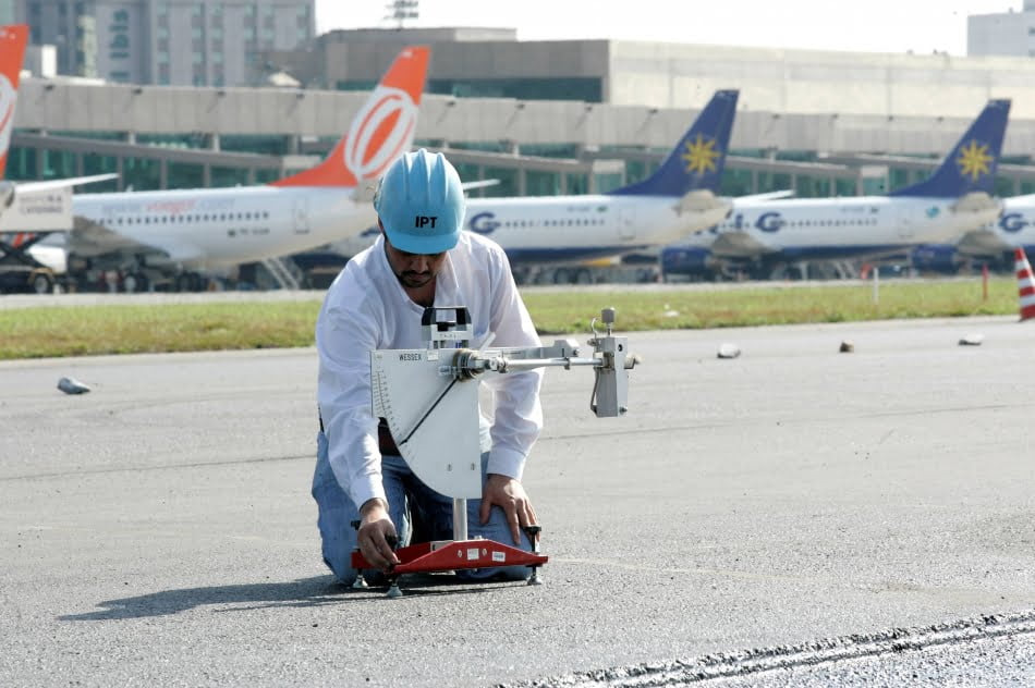 Avaliação dos materiais constituintes da estrutura do pavimento com ênfase em misturas asfálticas 1 Avaliação das condições das pistas de aeroporto