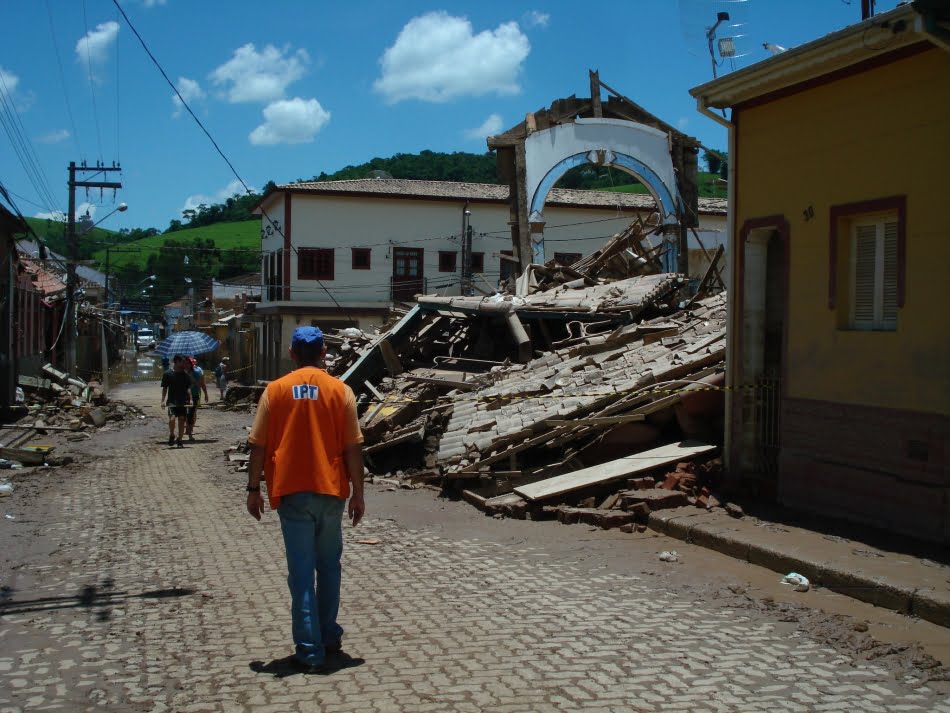 Equipes do IPT realizaram após o desastre de 2010 estudos sobre a estrutura de imóveis tombados pelo patrimônio histórico e da ponte que cruza o Rio Paraitinga, entre outros trabalhos