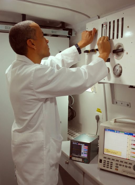 Medições de poluentes in loco 1 Furgão oferece maior segurança e controle dos ensaios