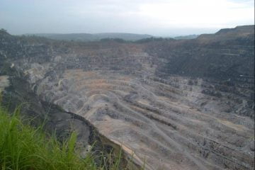Cava da mina de fosfato da Mineração Bunge em Cajati na região do Vale do Ribeira