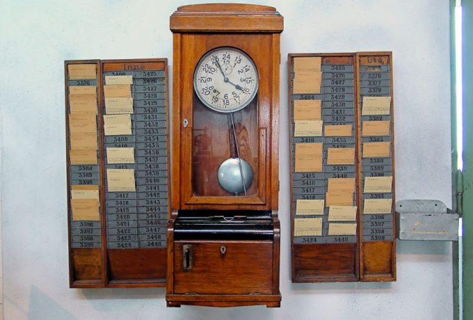 Antigos relógios de ponto deverão ser substituídos por registradores eletrônicos de ponto a partir de agosto