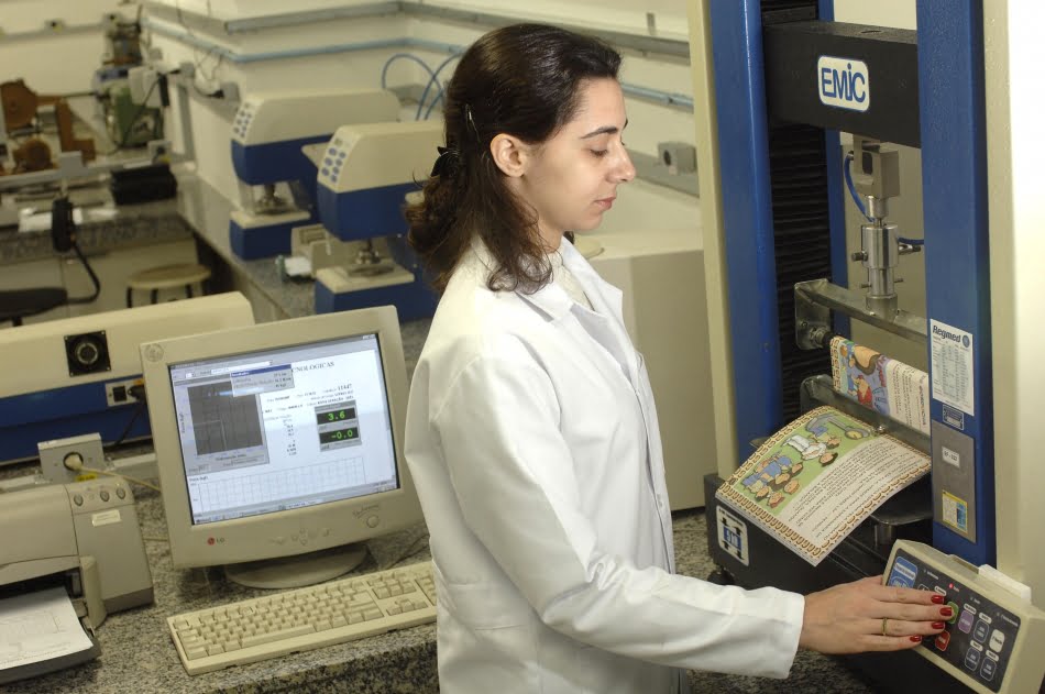 Caracterização e avaliação de livros e cadernos 1 Ensaio de page pull em livro escolar