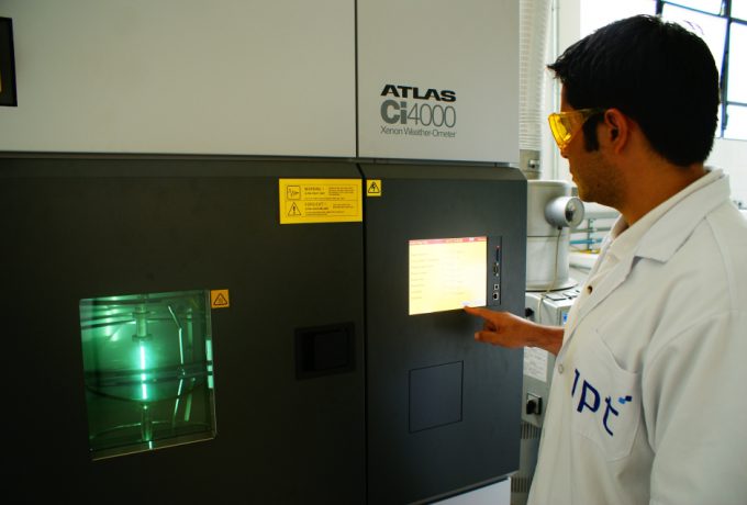 Temperatura, umidade e radiação são facilmente fixadas e calibráveis na nova câmara, para avaliação do envelhecimento dos materiais