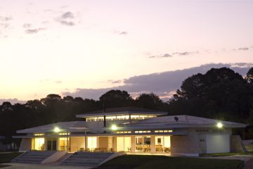 Sede do Clube Paranaense de Tiro Esportivo, construída com uma estrutura sanduíche de lâminas em plástico reforçado com fibra de vidro