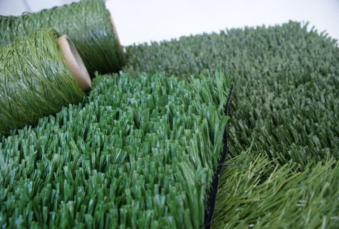 Grama sintética: escolha do tipo de fibra e de fio depende da aplicação do material