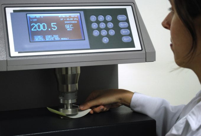 Teste do padrão de lisura de papel dos cupons