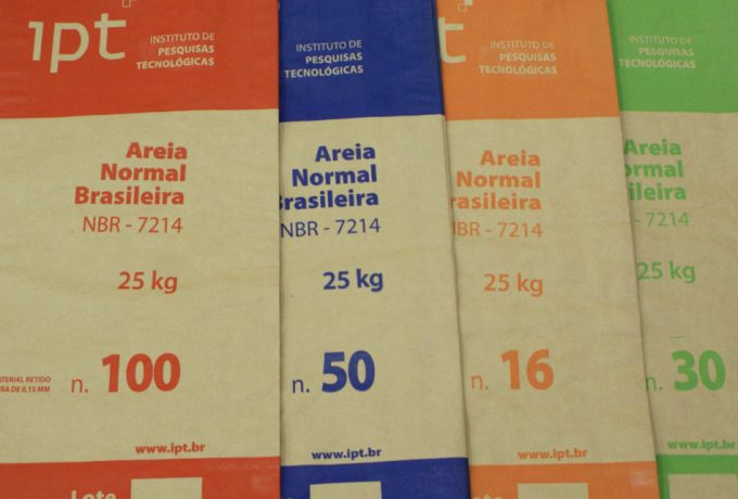 Areia normal brasileira é material de referência para laboratórios que realizam ensaios com cimento Portland