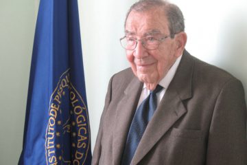 doutor Alberto fez parte do patrimônio humano do IPT. Esta foto foi tirada em sua última visita ao Instituto, em 2008