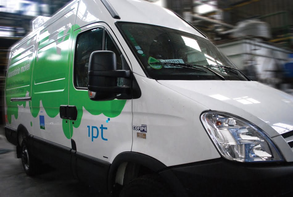 Emissões industriais 1 Unidade móvel do IPT é equipada com instrumentos de medição de poluentes atmosféricos industriais