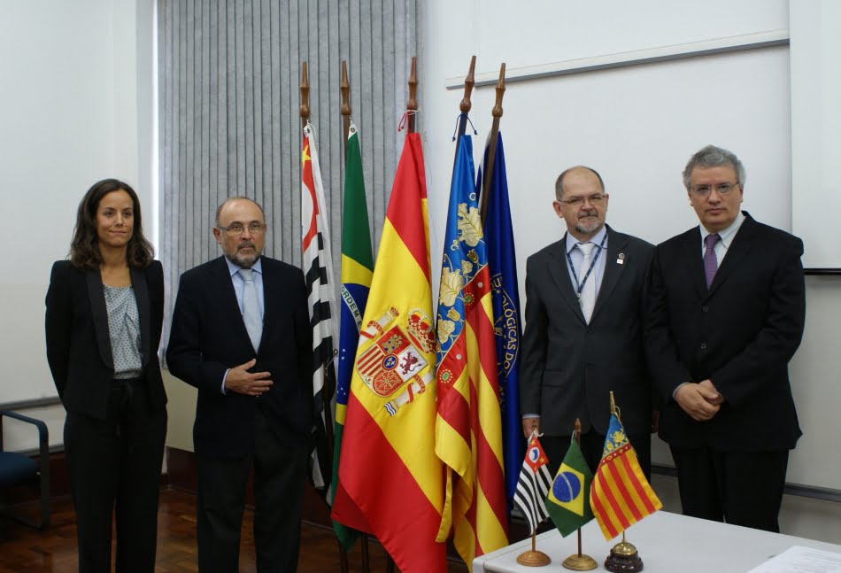 Visita da comitiva espanhola 1 Da esq. para a dir.: Del Campo, Frontera, Fernando Landgraf (diretor de inovação do IPT) e João Fernando Gomes de Oliveira (diretor-presidente do IPT)