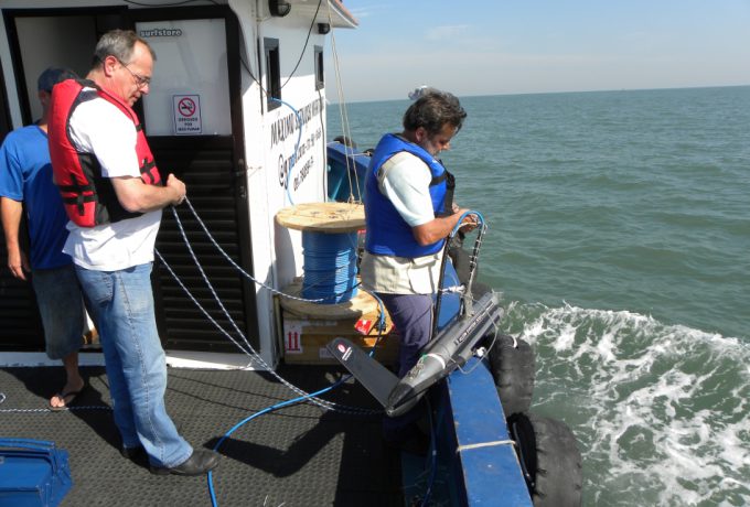 Equipe do IPT realizou levantamento geofísico no canal de Santos