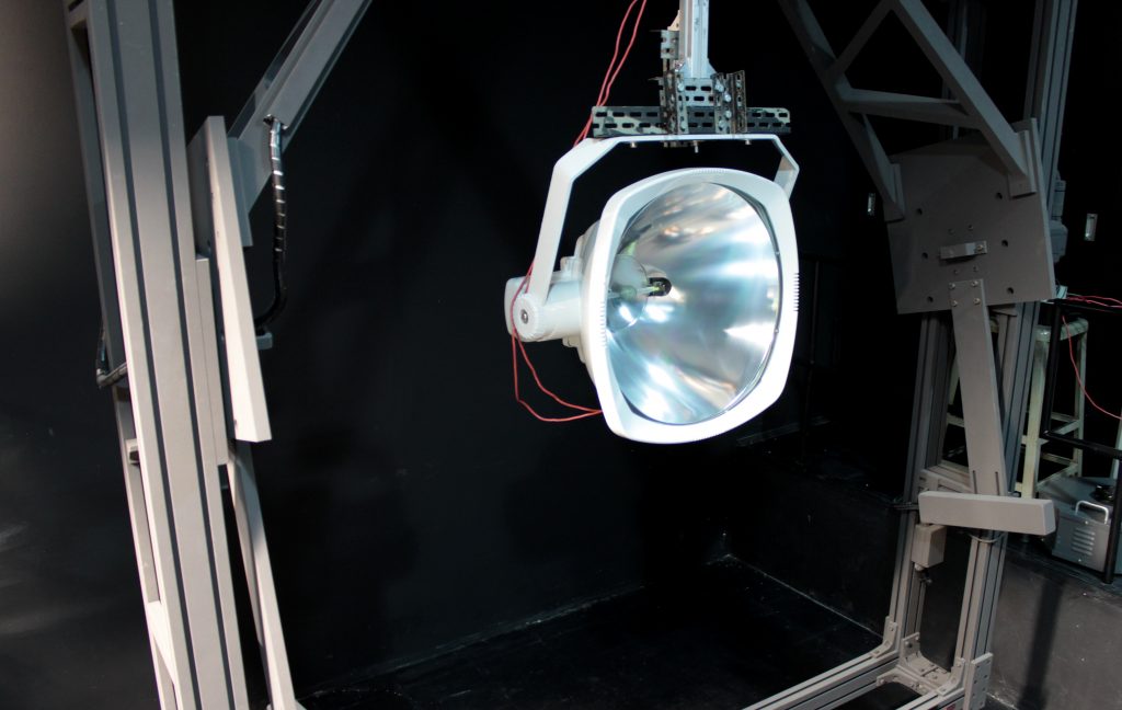 Laboratório de Usos Finais e Gestão de Energia 1 Ensaio de projetor em goniofotometro