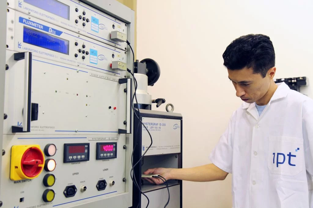 Laboratório de Metrologia Mecânica 1 Histeresigrafo para caracterizacao de imas Caracterizacao magnetica de materiais 1