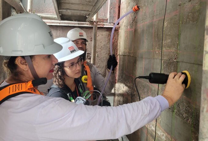 Execucao de medidas eletroquimicas de corrosao antes da aplicacao do inibidor de corrosao e instalacao de dispositivo de monitoramento MASP4