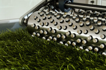 Gramado sintético adequado aos campos de futebol 4 CETIM lisport wear machine 22 scaled e1742843620439