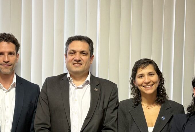 Cooperação com Ministério da Indústria e Comércio