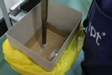 Ensaio de resistencia de penetracao de agulha em coletor de residuo de servico de saude 1