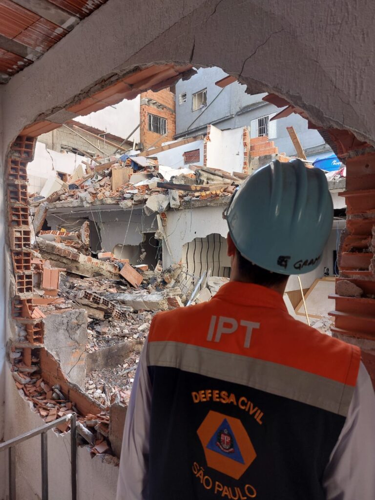 IPT apoia Defesa Civil em vistorias após explosão no Jaguaré 2 WhatsApp Image 2026 05 12 at 14.53.19